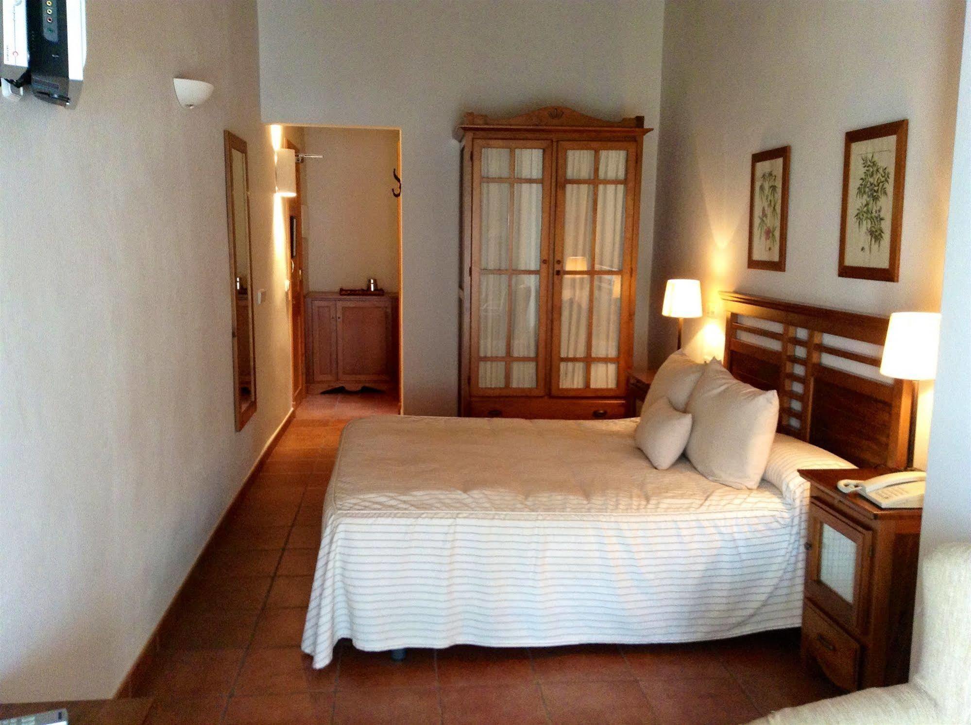 Hotel Es Mercadal Zewnętrze zdjęcie